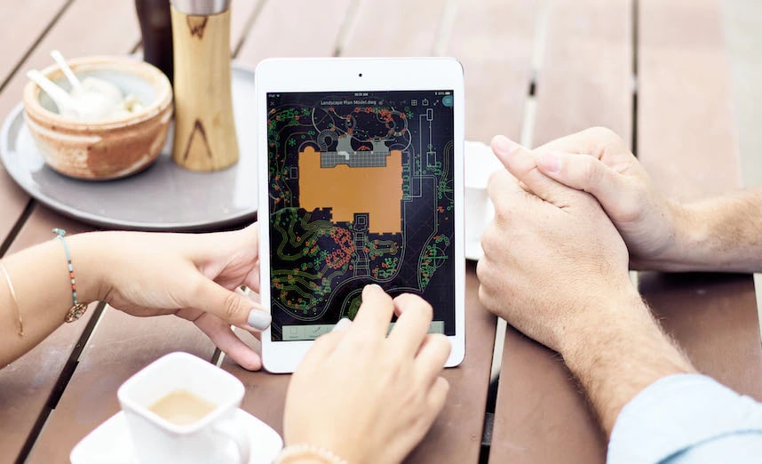 People using AutoCAD in a mobile environment.